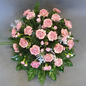 Pogrzebowa wiązanka z różowych goździków 