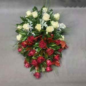 Kompozycja nagrobna w kształcie łezki